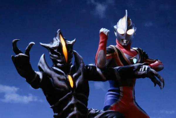 Ultraman Tiga em batalha